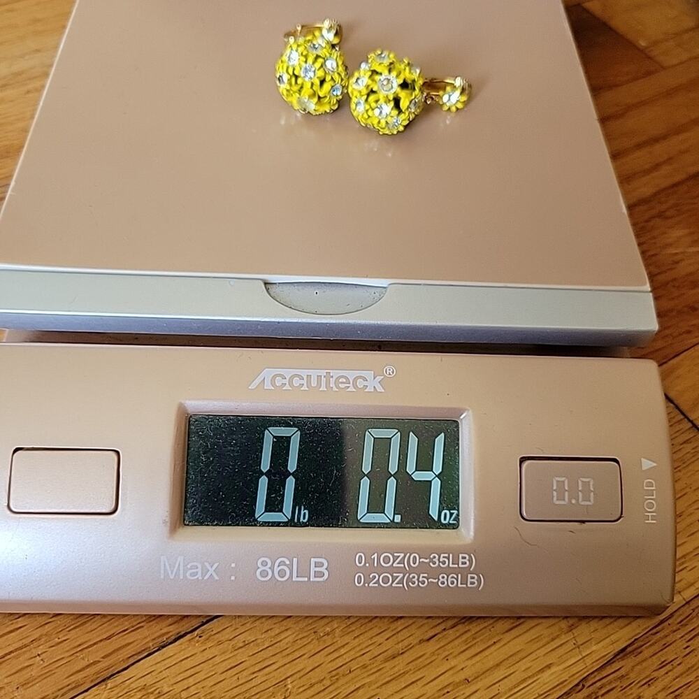 Vintage 60s Yellow Enameled Filigree Globe Drop Clip On‎ Earrings Billie Eilish - Picture 9 of 9